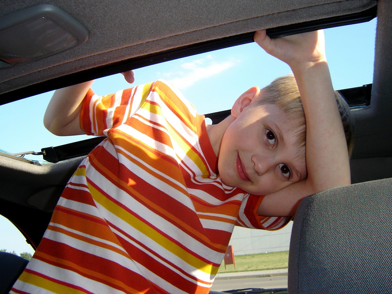 Kinderen achterlaten in auto